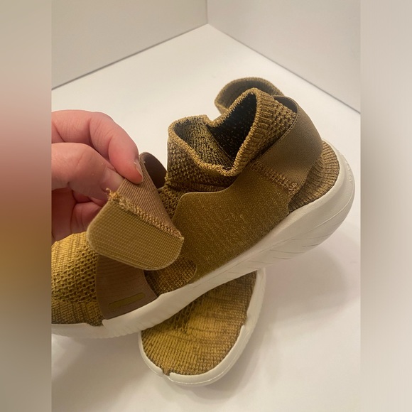 Nike Free RN Motion Flynit 2018 Golden Beige Women’s 10.5 Men’s 9 Athletic Shoe - Picture 10 of 14